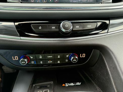 Used 2022 Buick Enclave Premium AWD/4WD image 37