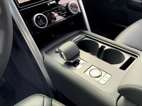 New 2025 Land Rover Discovery S AWD/4WD image 8