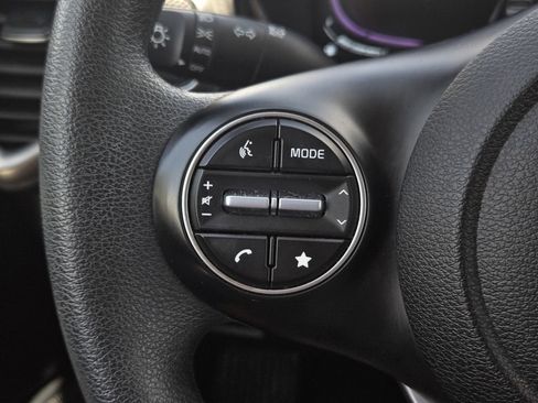 Used 2025 Kia Soul LX w/ LX Technology Package FWD image 27