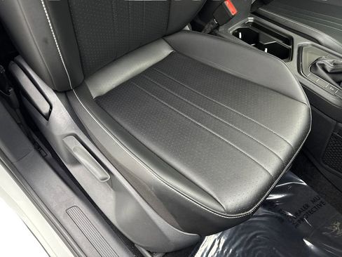 Used 2024 Volkswagen Tiguan SE FWD image 50