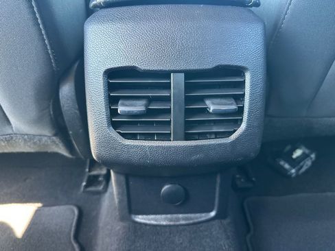 Used 2019 Ford Fusion SE FWD image 21