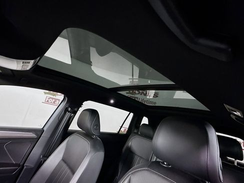 Used 2024 Volkswagen Tiguan SE R-Line image 10