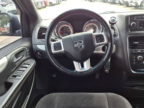 Used 2015 Dodge Grand Caravan SE w/ Quick Order Package 29E SE FWD image 12