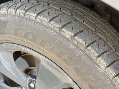 Used 2020 Jeep Cherokee Latitude Plus image 18