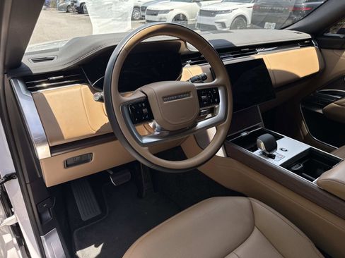 Certified 2025 Land Rover Range Rover Long Wheelbase SE AWD/4WD image 23