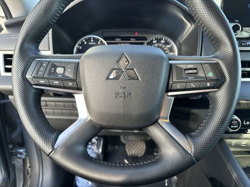 Used 2024 Mitsubishi Outlander SE Black Edition image 11