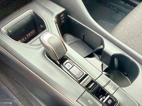 Used 2023 Toyota Crown Limited image 26