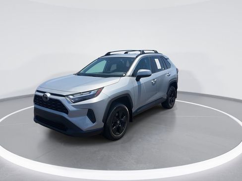 Used 2024 Toyota RAV4 XLE AWD/4WD image 4