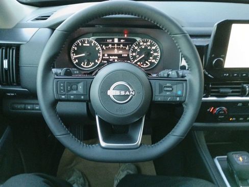 New 2025 Nissan Pathfinder SL w/ Black Appearance Package image 15