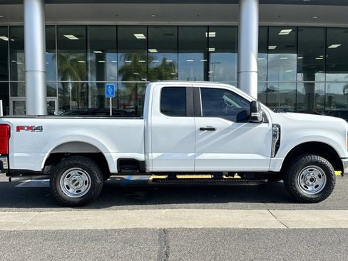 Used 2023 Ford F250 XL w/ FX4 Off-Road Package AWD/4WD image 3