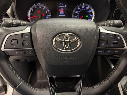Used 2020 Toyota Highlander LE AWD/4WD image 14