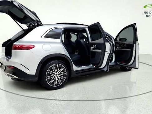 Used 2023 Mercedes-Benz EQS 580 4MATIC SUV image 19