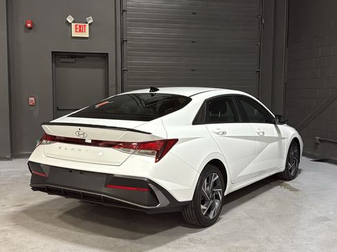 Used 2025 Hyundai Elantra Sport FWD image 4