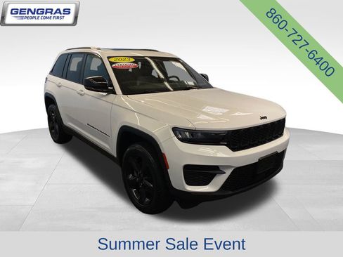Certified 2023 Jeep Grand Cherokee Altitude AWD/4WD image 1