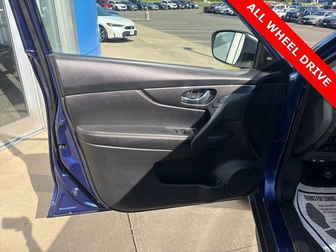 Used 2017 Nissan Rogue SV image 11