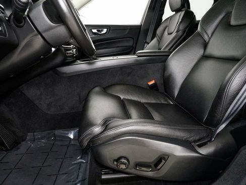 Used 2020 Volvo XC60 T6 Inscription w/ Protection Package Premier image 11