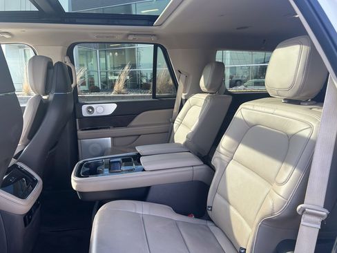 Used 2023 Lincoln Navigator Reserve image 11