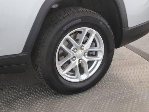 Used 2025 Jeep Grand Cherokee L Laredo w/ Luxury Tech Group I image 14