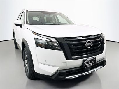 New 2025 Nissan Pathfinder SL w/ Black Appearance Package