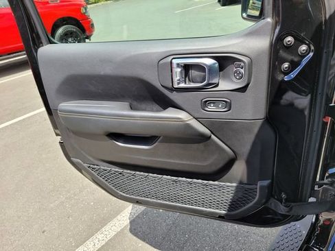 Used 2025 Jeep Wrangler Unlimited Sahara AWD/4WD image 28