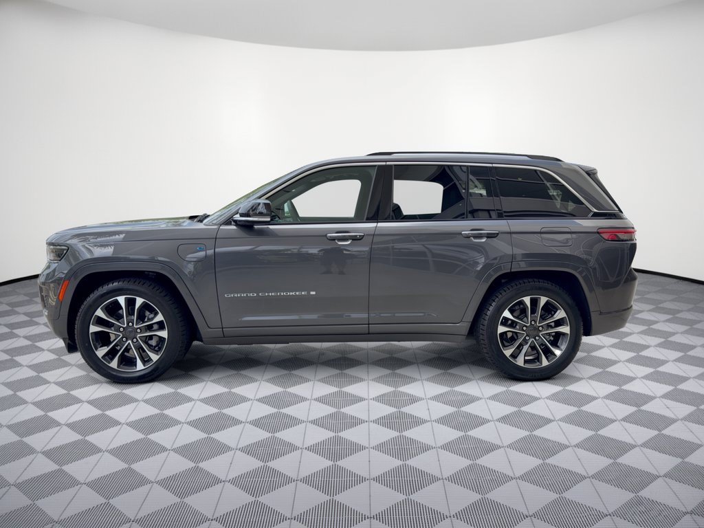 Used 2023 Jeep Grand Cherokee Overland AWD/4WD image 2