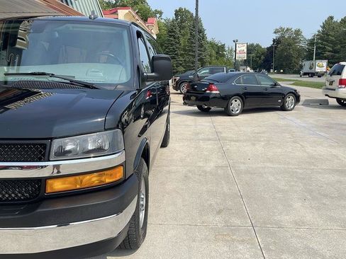 Used 2021 Chevrolet Express 3500 LT w/ LT Preferred Equipment Group RWD image 4