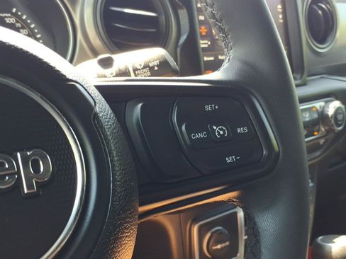 Used 2023 Jeep Wrangler Unlimited w/ Sun & Screen Package AWD/4WD image 29