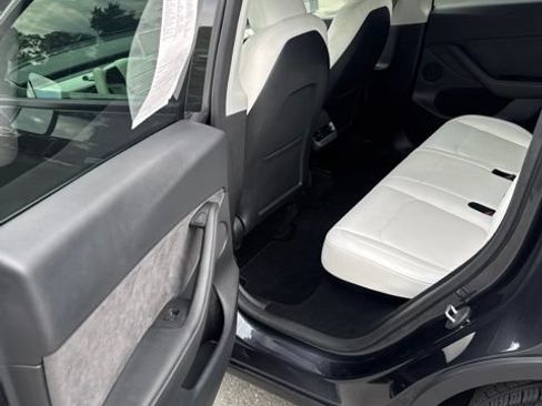 Used 2024 Tesla Model Y 2WD image 19