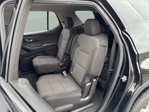 Used 2021 Chevrolet Traverse LT image 30