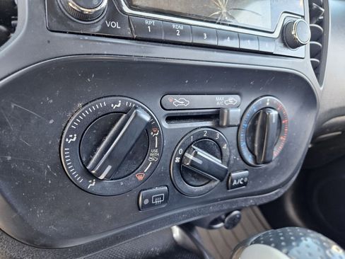 Used 2016 Nissan Juke S image 20