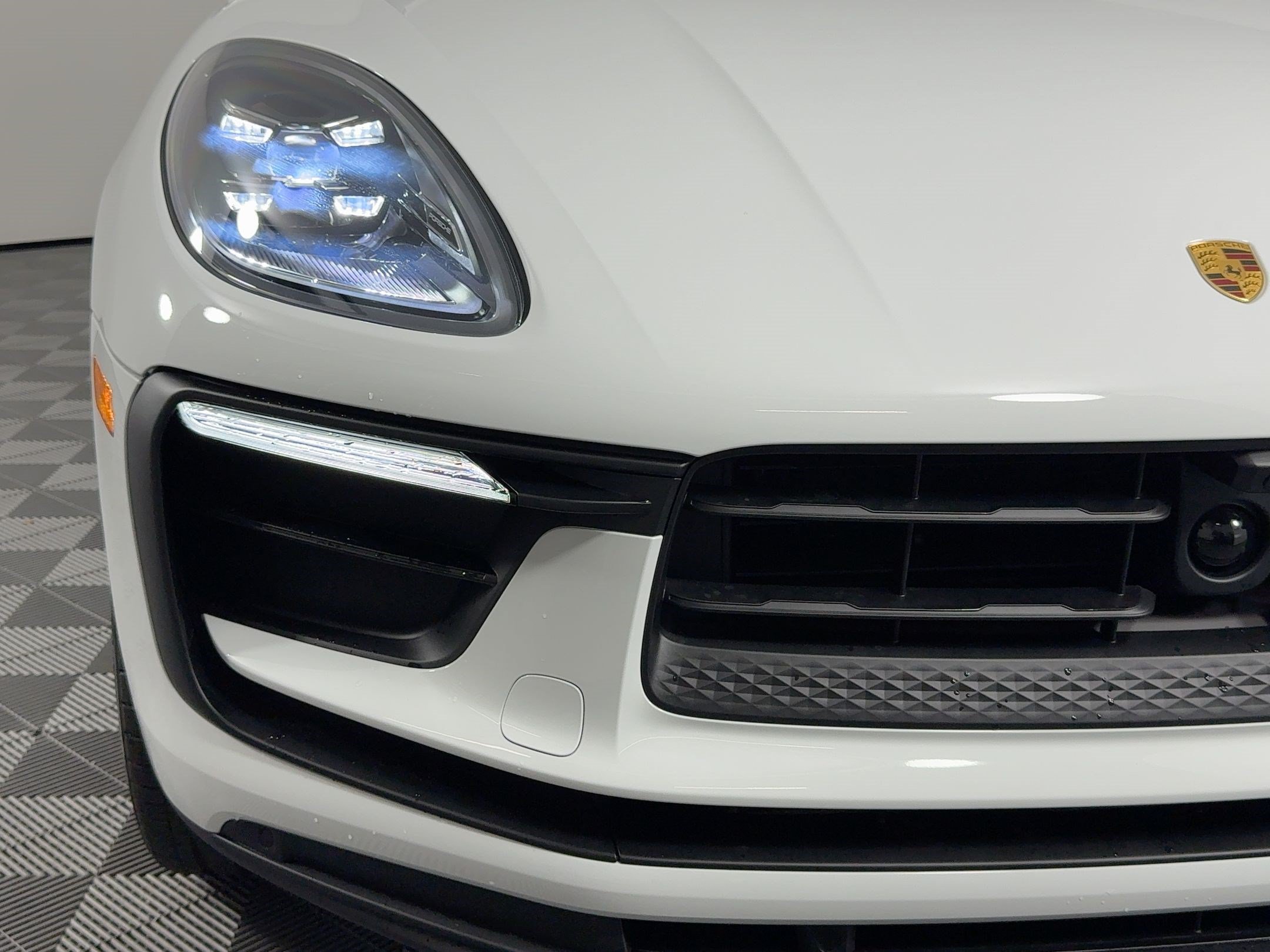 Certified 2026 Porsche Macan AWD/4WD image 11
