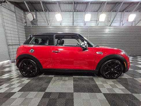 Used 2019 MINI Cooper S w/ Signature Upholstery Package FWD image 9