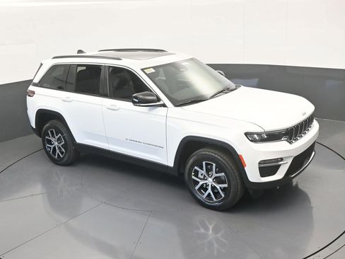 Used 2025 Jeep Grand Cherokee Limited image 48