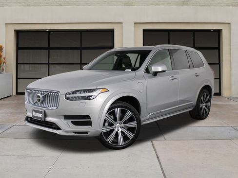 Certified 2024 Volvo XC90 T8 Plus image 3