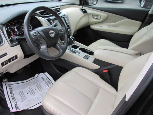 Used 2020 Nissan Murano SV w/ Premium Package image 7
