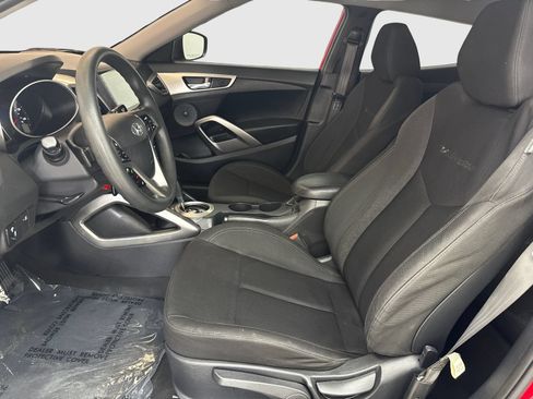 Used 2016 Hyundai Veloster FWD image 17