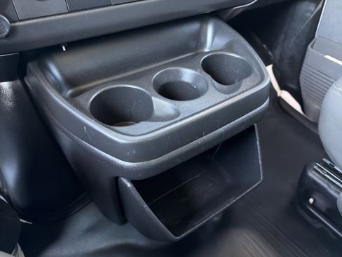 Used 2018 Chevrolet Express 2500 Extended RWD image 19