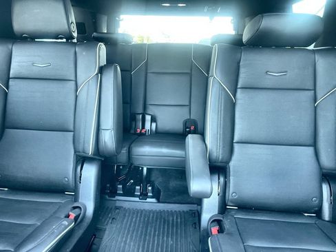 Certified 2022 Cadillac Escalade Premium Luxury w/ Performance Package AWD/4WD image 28