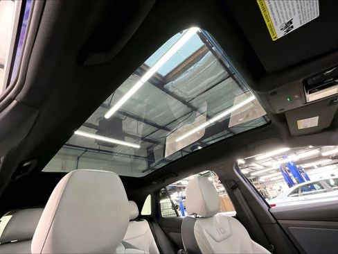 Used 2022 Volkswagen ID.4 Pro S w/ Gradient Package image 24