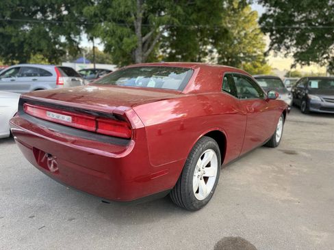 Used 2010 Dodge Challenger SE image 5