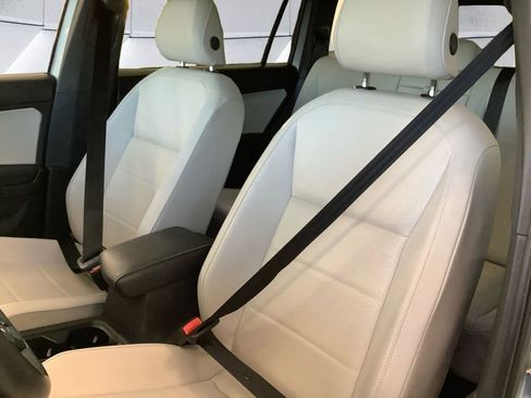 Used 2021 Volkswagen Tiguan SE R-Line image 8