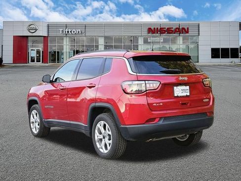 Used 2025 Jeep Compass Latitude AWD/4WD image 6