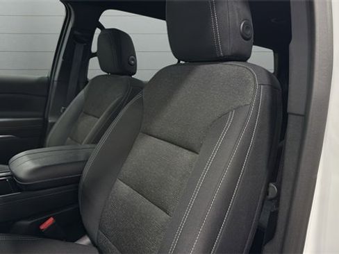 Used 2025 Chevrolet Traverse LT image 22