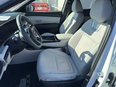 Used 2025 Hyundai Tucson Limited image 7