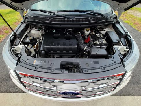 Used 2018 Ford Explorer XLT w/ Equipment Group 202A AWD/4WD image 19