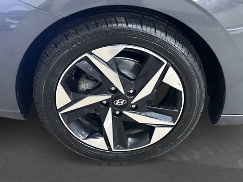 Used 2023 Hyundai Elantra Limited image 11
