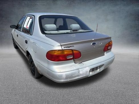 Used 2002 Chevrolet Prizm w/ Preferred Equipment Group 3 FWD image 10