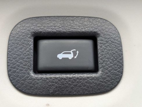Used 2017 Nissan Rogue SL w/ SL Premium Package FWD image 12