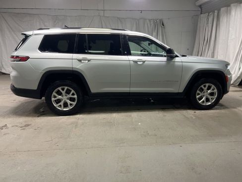 Used 2023 Jeep Grand Cherokee L Limited AWD/4WD image 8
