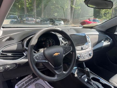 Used 2019 Chevrolet Malibu LT FWD image 15